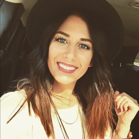 Meet your Posher, Ashley - Picture 1 of 1